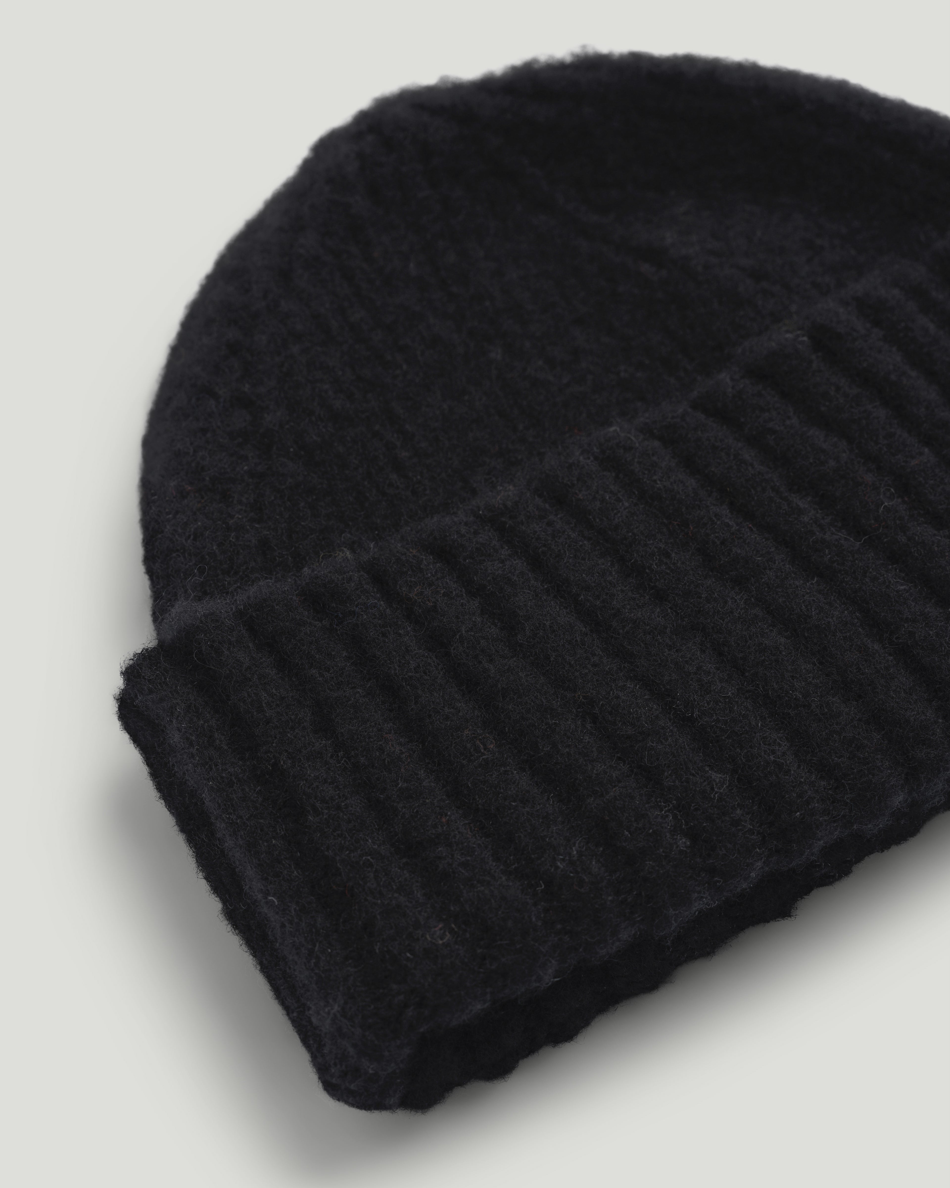 Fishtail Shaggy Beanie - Black