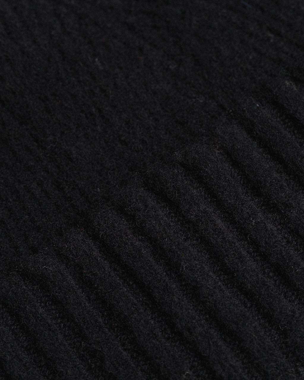 Fishtail Shaggy Beanie - Black