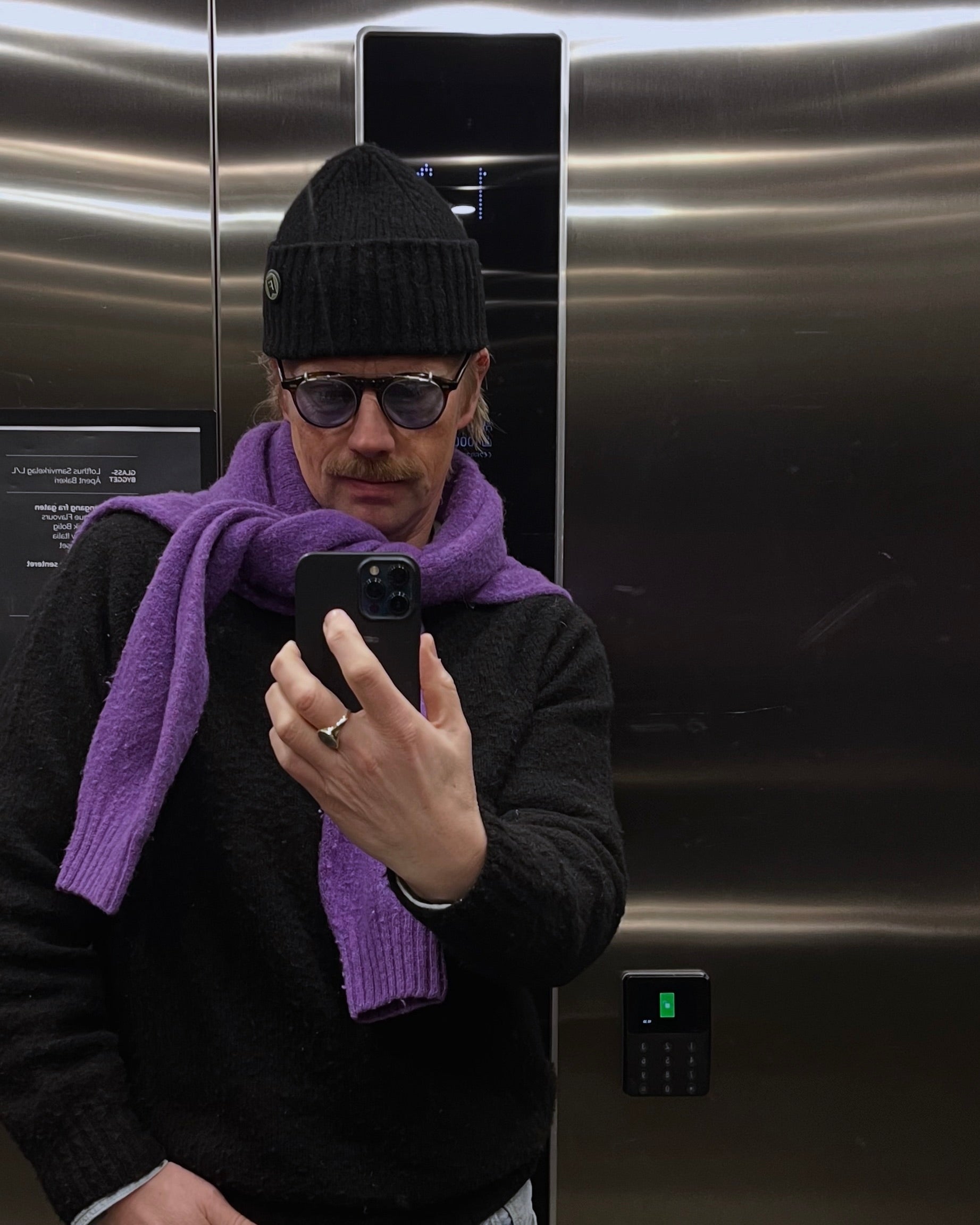 Fishtail Shaggy Beanie - Black