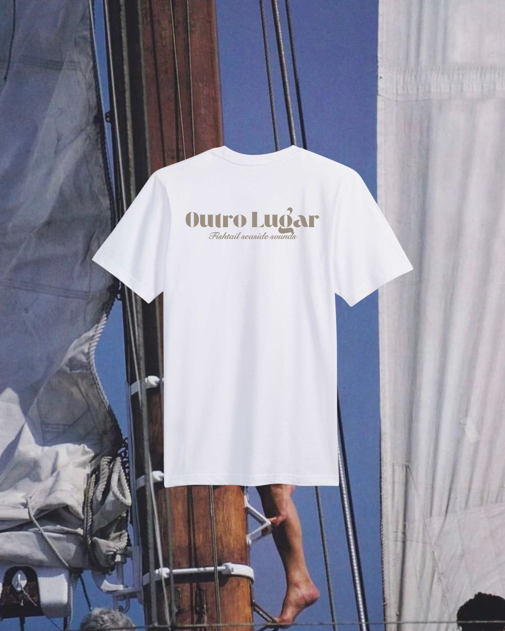 Outro Lugar Deck tee