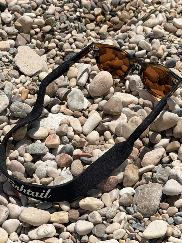 Fishtail black eyewear retainer